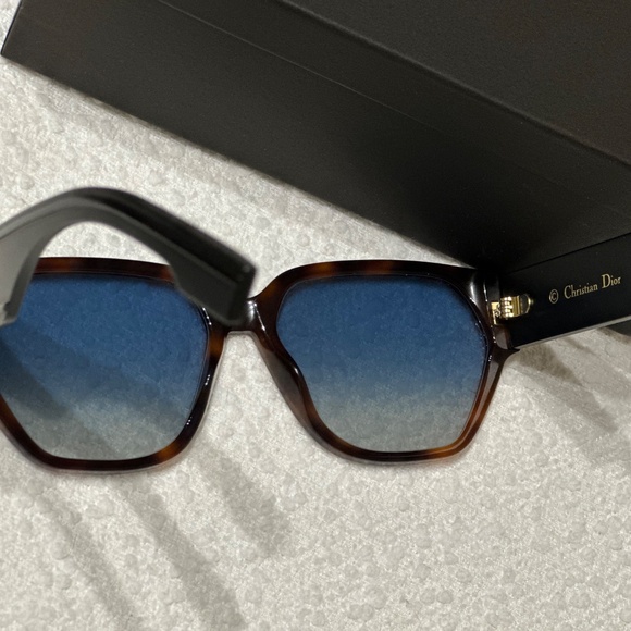 Dior Signature Butterfly Sunglasses Black / Blue Lenses - Picture 5 of 6